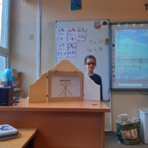 uczniowie w klasie