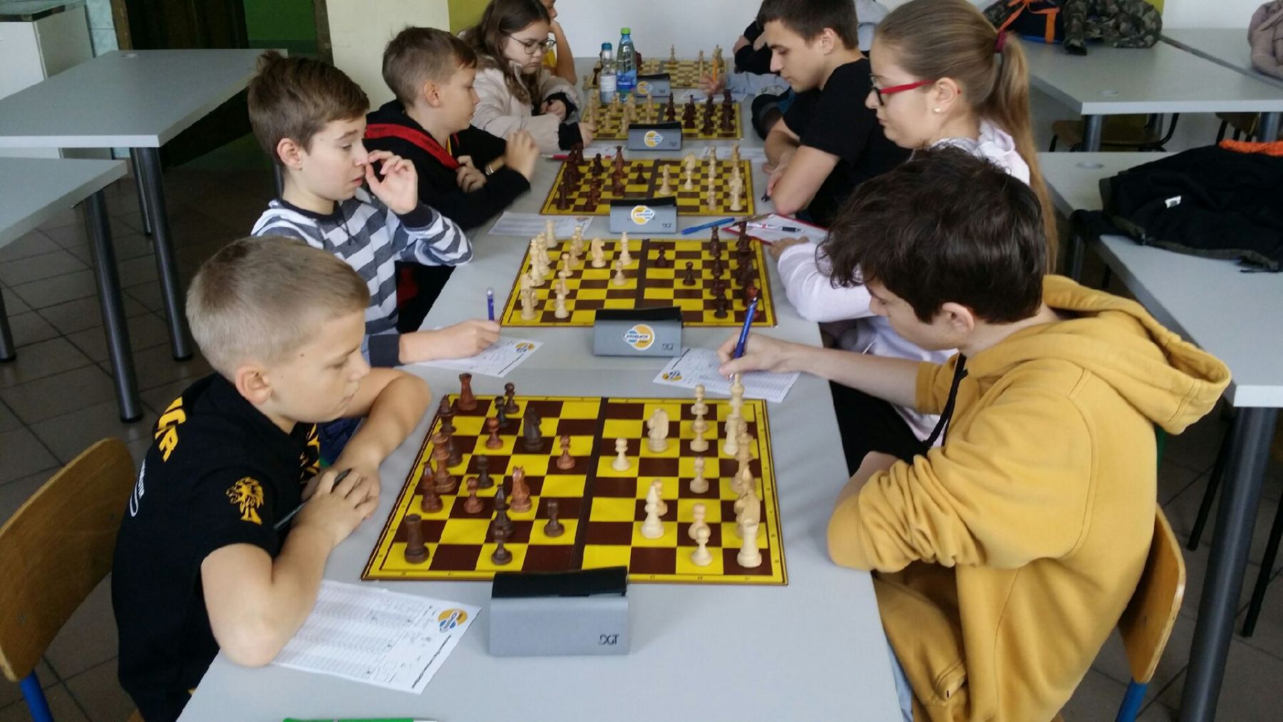Trzeciego listopada w naszej szkole odbyła się inauguracja 4 ligi szachowej.