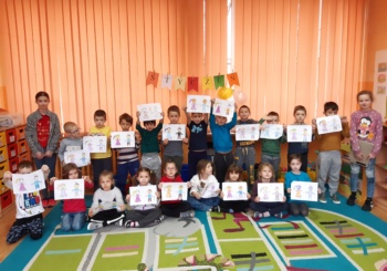 Fascynujące spotkanie w kl. „0 B” z okazji Dnia Babci i Dziadka