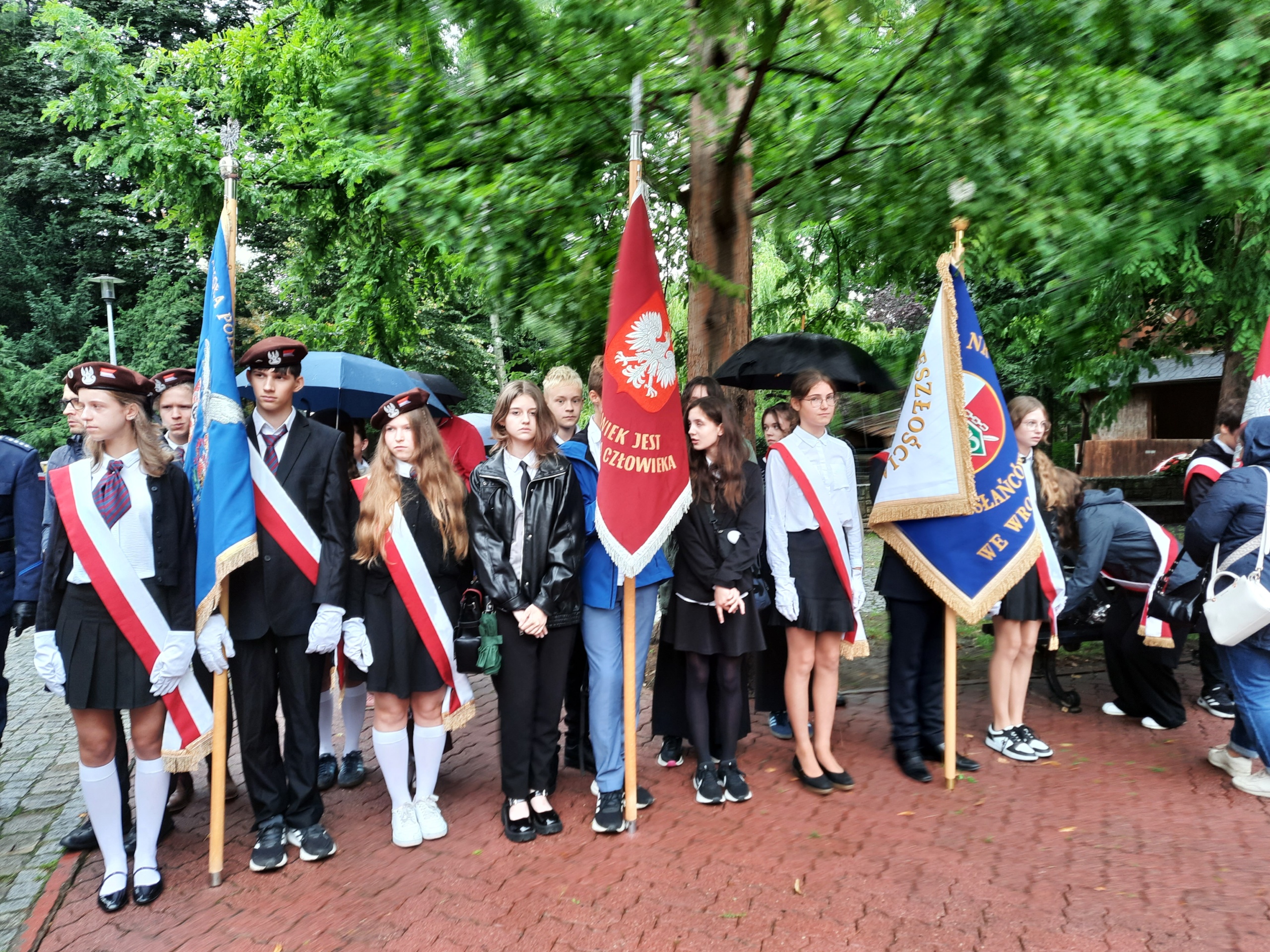 Poczet Sztandarowy reprezentował szkołę podczas patriotycznej uroczystości