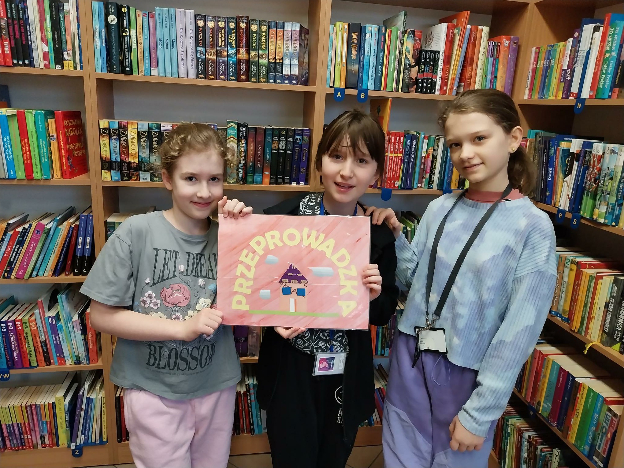 Kawiarenka Literacka w kl. 1b i 4c, czyli spotkanie z młodymi pisarkami i ilustratorkami