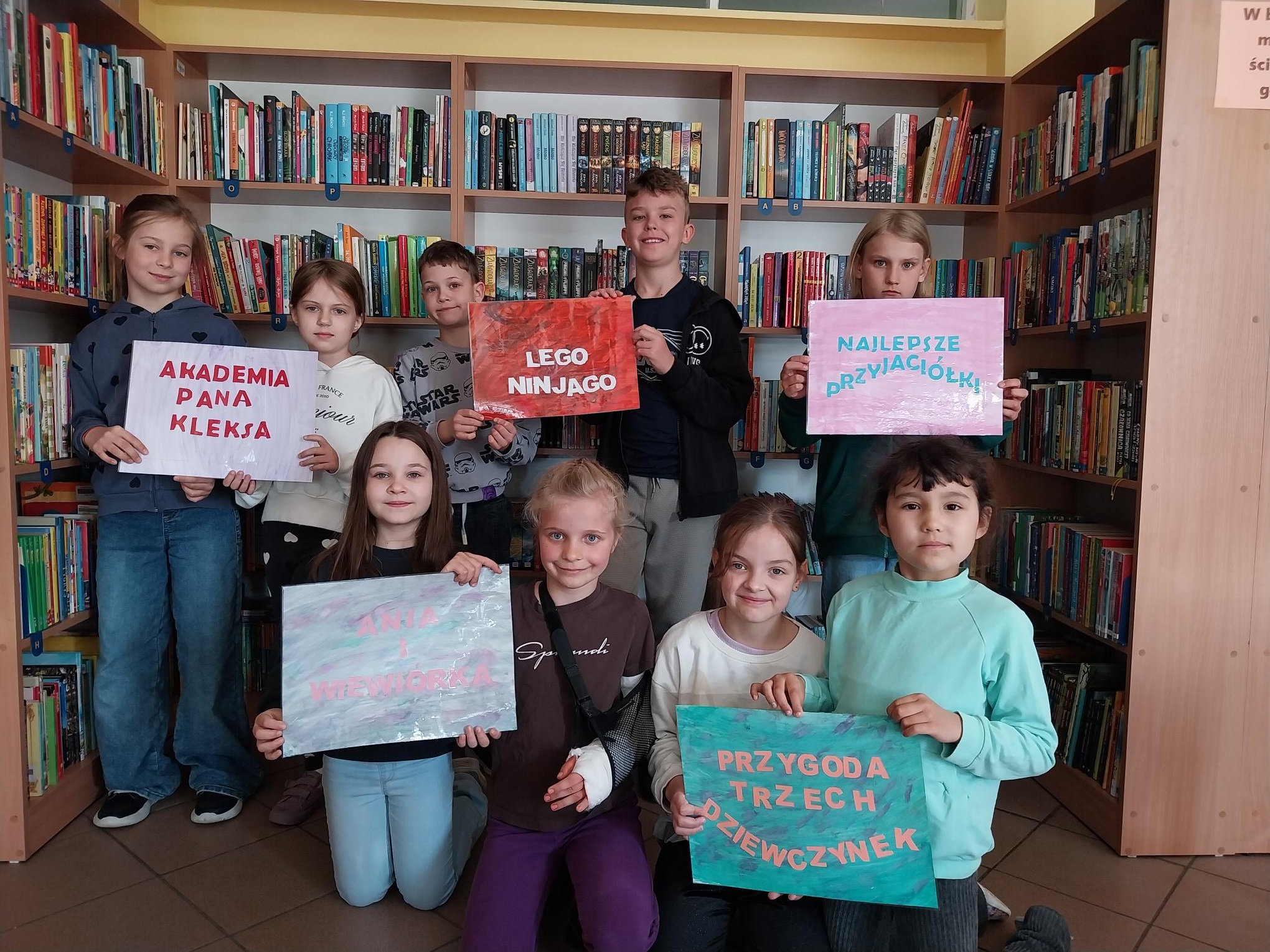 Uczennice i uczniowie z naszej szkoły z Kawiarenką Literacką w Przedszkolu nr 33